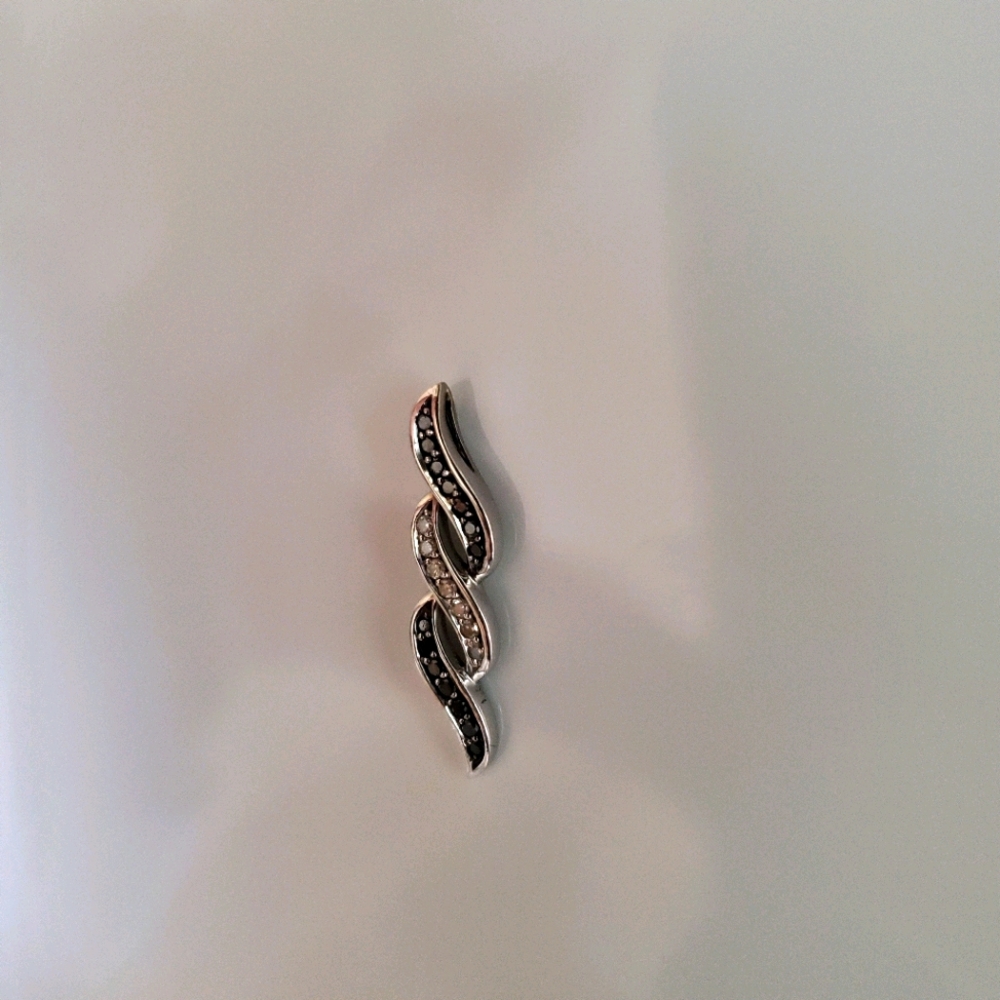 Diamond necklace pendant